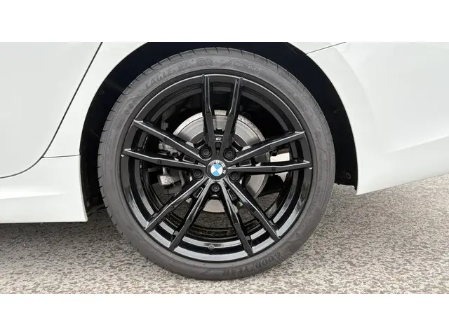 BMW 3 Serie 320i High Executive 2020 Benzine 4