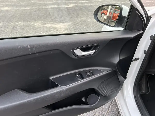 Kia Rio 1.2 62 KW Apple Carplay Navi 2020 Benzine 12