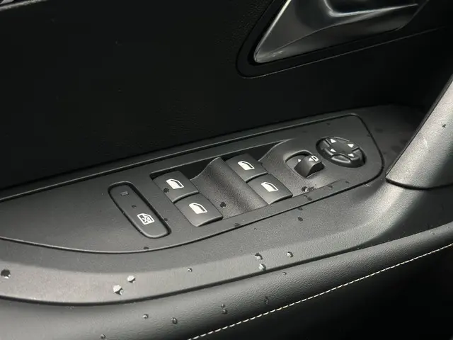 Peugeot 2008 1.2 PureTech 100 Allure 2024 Benzine 22