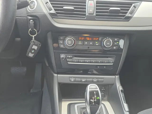 BMW X1 sDrive20i Business 2013 Benzine 9