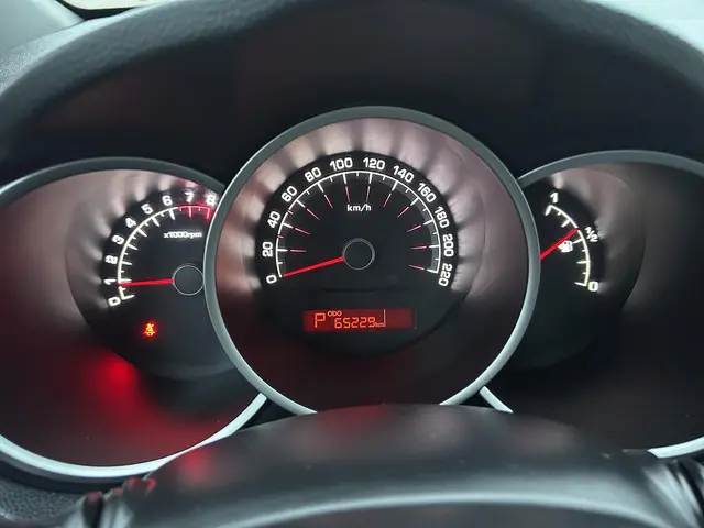 Kia Venga 1.6 CVVT DynamicLine 2015 Benzine 18