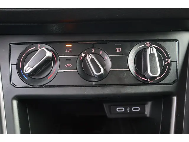 Volkswagen Polo 1.0 TSI COMFORTLINE 2021 Benzine 27