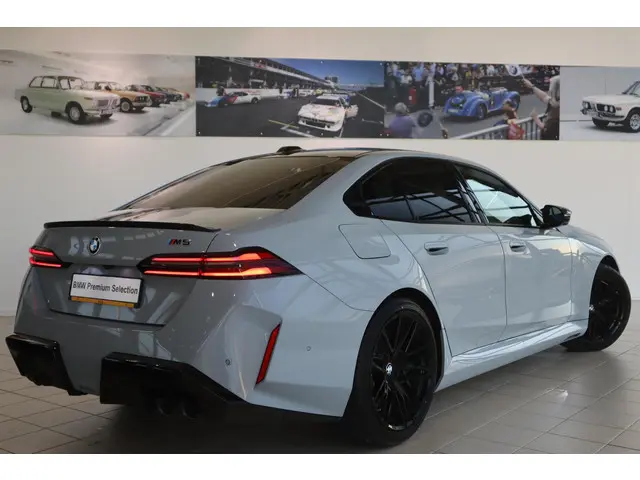 BMW M5 Sedan 2025 Hybride Benzine 2