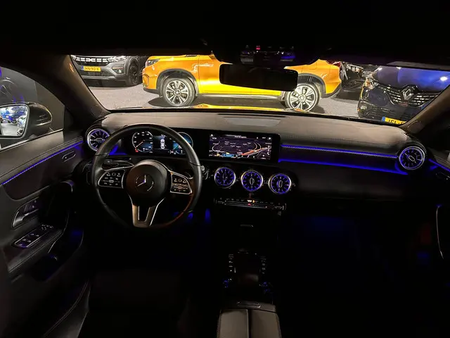 Mercedes-Benz CLA 180 Luxury Line 2022 Benzine 19