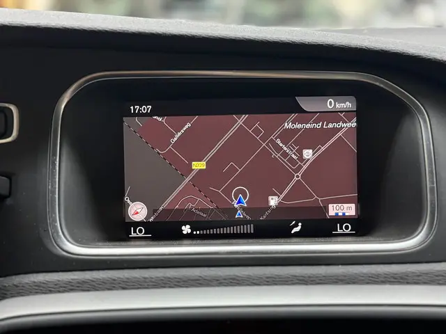 Volvo V40 2.0 T2 Momentum NAVI CRUISE PDC 2017 Benzine 21