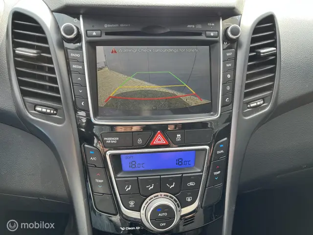 Hyundai i30 1.6 GDi GO! TREKHAAK 2018 Benzine 15