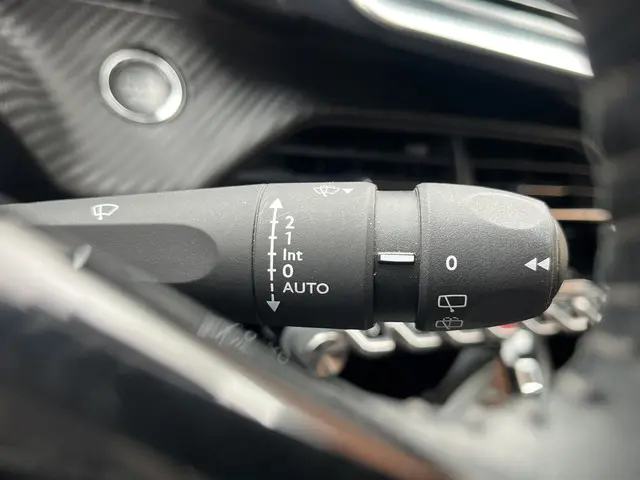 Peugeot 2008 PureTech 100 Allure 2021 Benzine 22