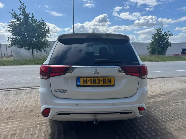 Mitsubishi Outlander 2.4 PHEV Pure 2020 Hybride Benzine 7