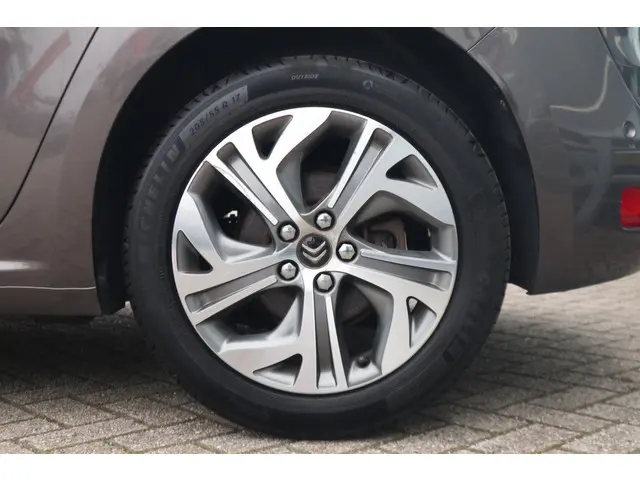 Citroën C4 Picasso 1.2 PureTech Intensive 2016 Benzine 35