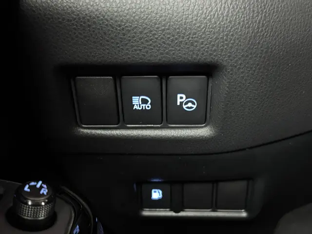 Toyota C-HR 1.8 Hybrid Bi-Tone 2018 Hybride Benzine 27