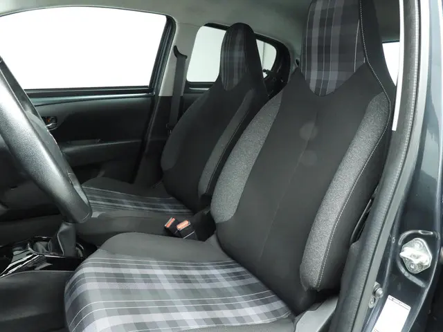 Peugeot 108 1.0 e-VTi Allure 2018 Benzine 7