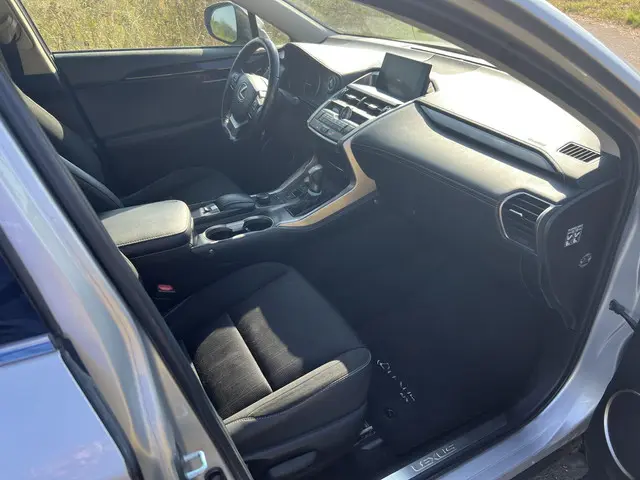 Lexus NX 300h GARANTIE 2015 Hybride Benzine 12