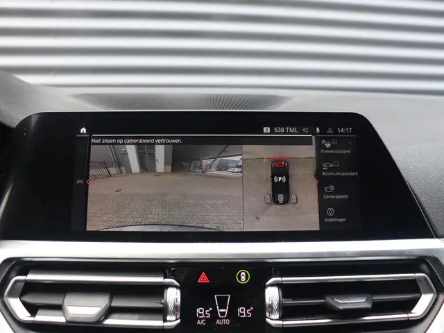 BMW 3 Serie Touring 330e 2021 Hybride Benzine 33