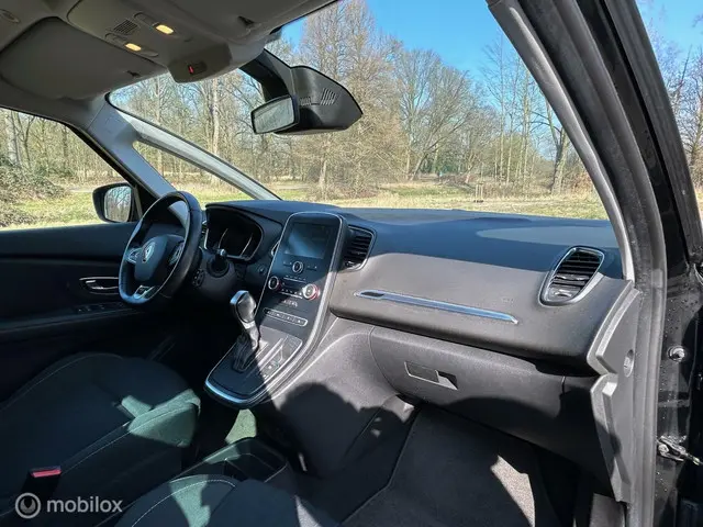 Renault Scénic 1.3 TCe Limited automaat 2018 Benzine 18