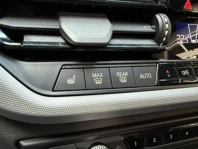 BMW 1 Serie 116i Panoramadak! 2024 Benzine 18