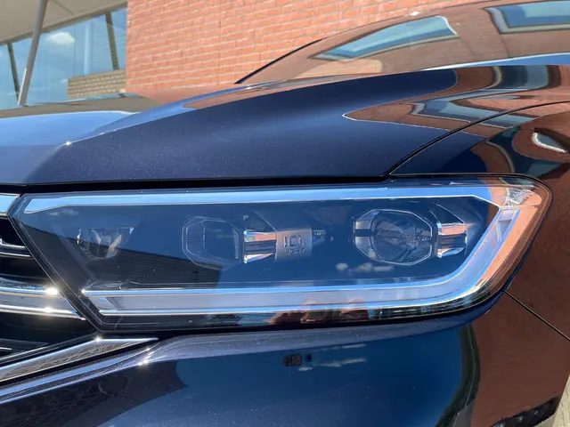 Volkswagen T-Roc 1.5 TSI 150pk DSG R-Line 2023 Benzine 23