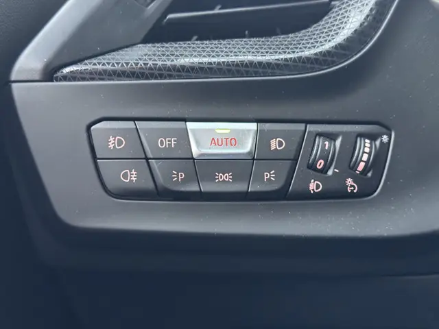 BMW 1 Serie 118i Executive Edition M 2020 Benzine 36