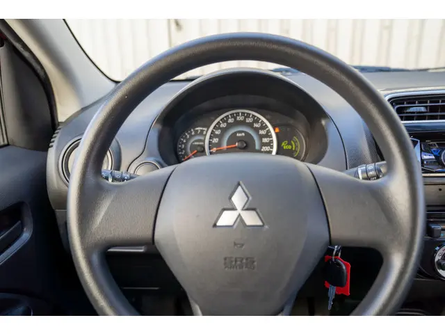 Mitsubishi Space Star 1.0 Inform 2013 Benzine 28