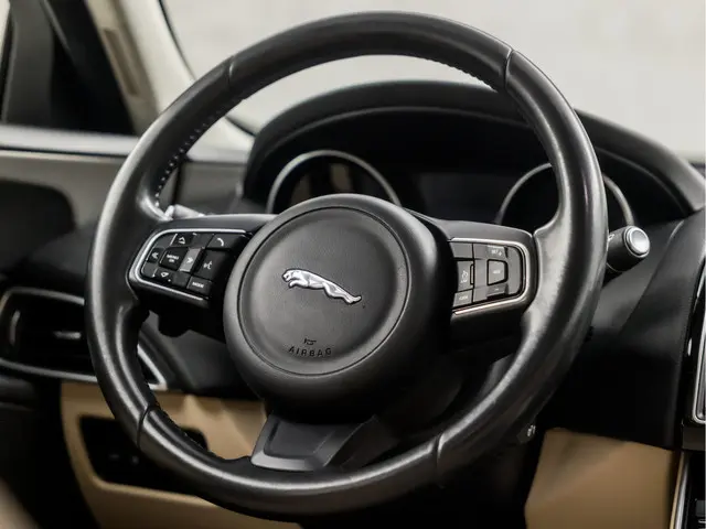 Jaguar XE 2.0 D Portfolio 2016 Diesel 19