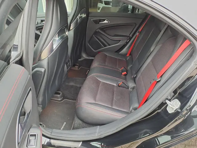 Mercedes-Benz CLA AMG 45 4MATIC 2016 Benzine 17