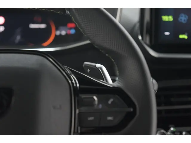 Peugeot 2008 PureTech 130 EAT8 GT 2024 Benzine 37