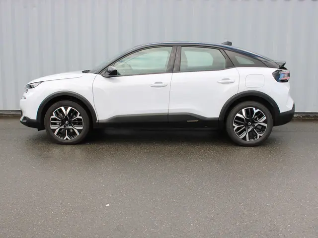 Citroën C4 HYBRID 145 BUSINESS 2025 Hybride Benzine 4