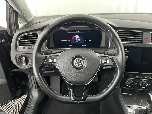 Volkswagen e-Golf {SOH-88%} 2019 Elektrisch 17