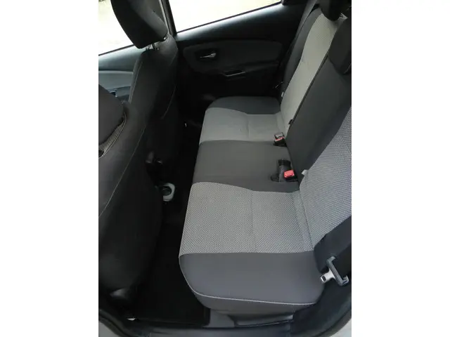 Toyota Yaris 1.5 Hybrid Aspiration 2015 Hybride Benzine 12