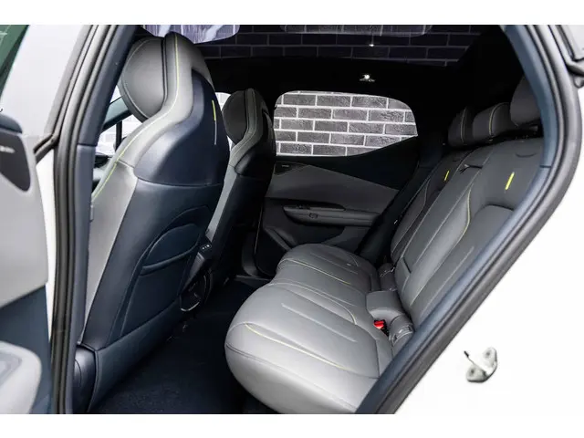 Lynk & Co 02 More 66 kWh 2026 Elektrisch 9