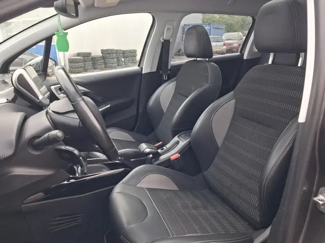 Peugeot 2008 1.2 PureTech Allure 2016 Benzine 4