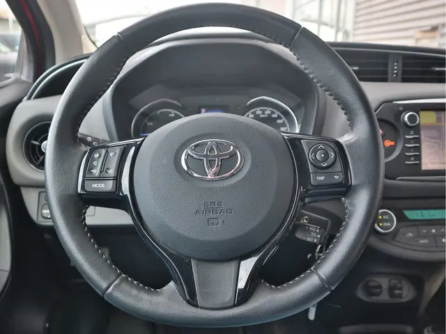 Toyota Yaris 1.5 Hybrid Energy 2018 Hybride Benzine 10