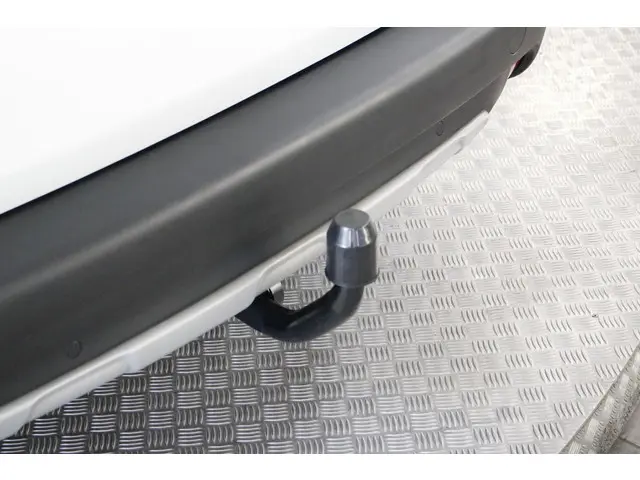 Peugeot 2008 1.2 PureTech Allure 110 PK. 2017 Benzine 12