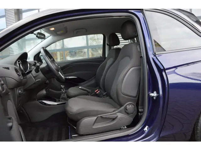 Opel ADAM 1.2 airco , cruise control 2016 Benzine 12