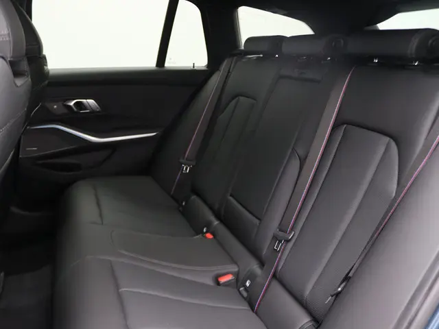 BMW 3 Serie Touring 330e 2025 Hybride Benzine 8