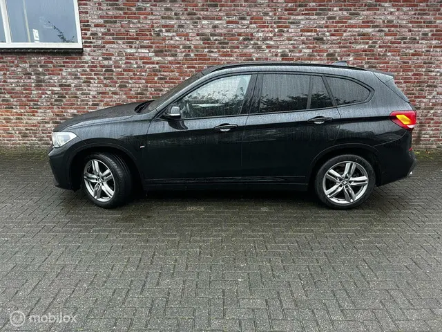 BMW X1 sDrive18i High Executive 2021 Benzine 2