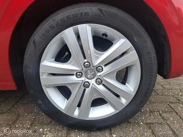 Peugeot 208 1.2 PureTech Signature 2019 Benzine 10