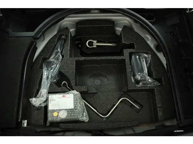 Toyota Auris 1.8 Hybrid Executive 2013 Hybride Benzine 34