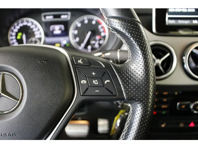 Mercedes-Benz B-Klasse 220 4Matic Ambition 2015 Benzine 20