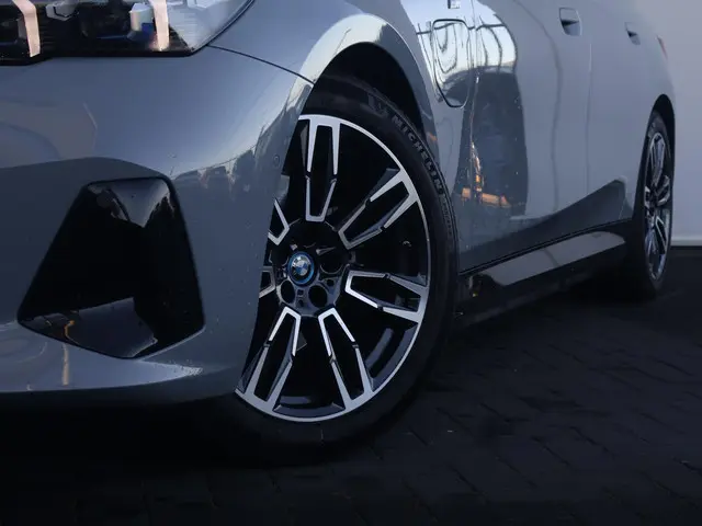 BMW 5 Serie Touring 530e 2024 Hybride Benzine 4