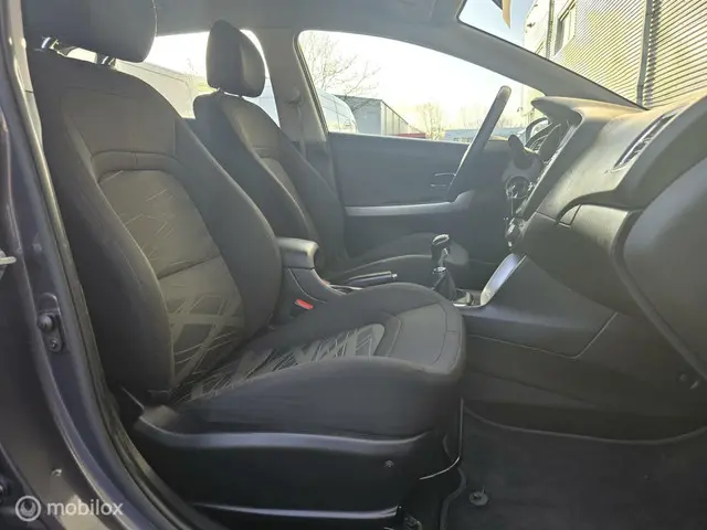 Kia cee'd 1.6 GDI ComfortLine |Jaar Garantie !! 2015 Benzine 25