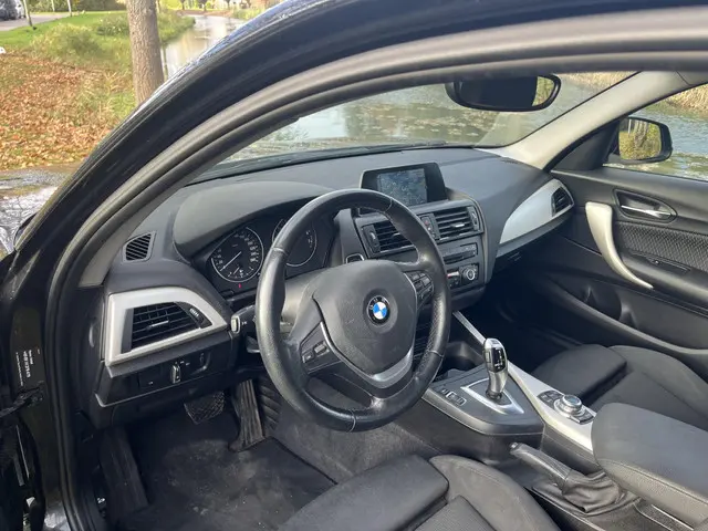 BMW 1 Serie 118i Executive 2014 Benzine 12