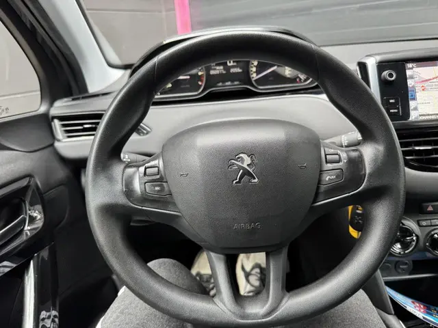 Peugeot 208 1.2 PureTech Blue Lion 2017 Benzine 12