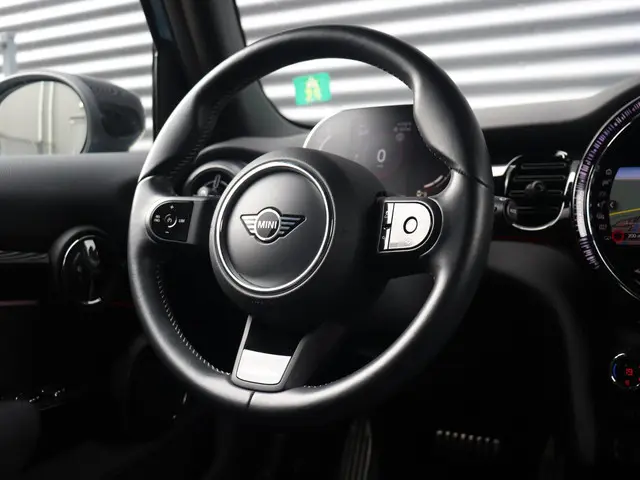 MINI 5-Deurs Cooper 2022 Benzine 27