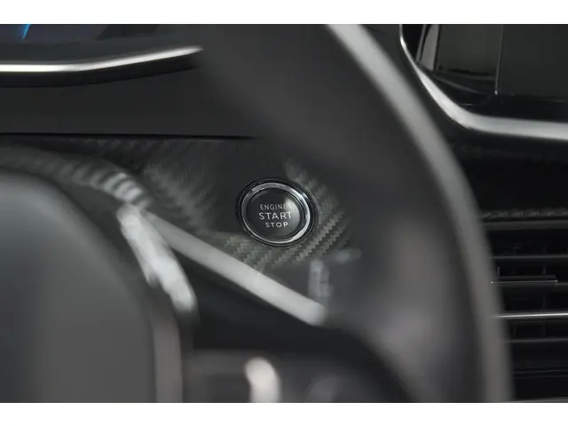 Peugeot 2008 PureTech 130 Allure 2020 Benzine 39