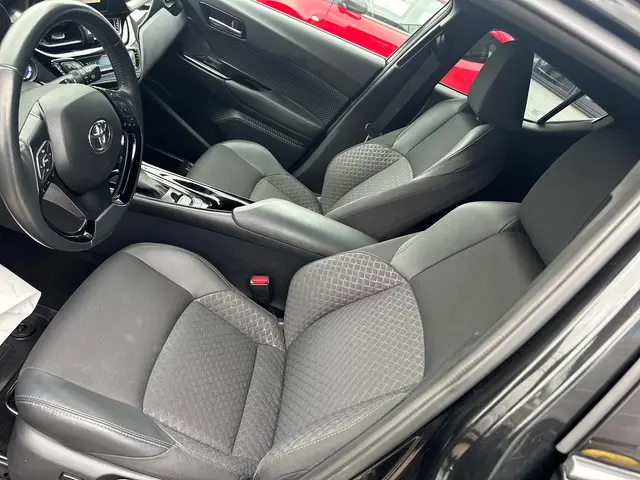 Toyota C-HR 1.8 Hybrid Executive 2022 Hybride Benzine 17