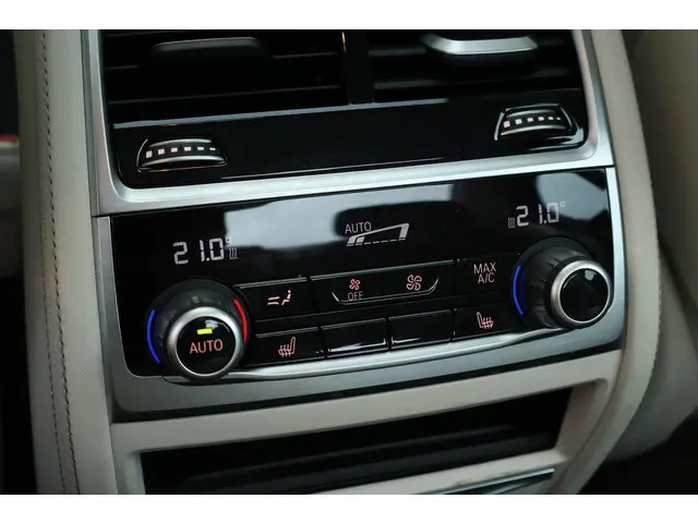 BMW 7 Serie 740i High Executive 2017 Benzine 43