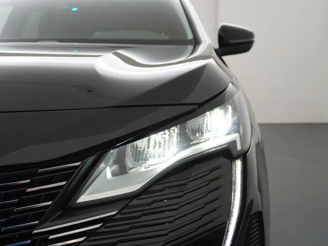 Peugeot 3008 1.6 HYbrid 225 Allure 2022 Hybride Benzine 15