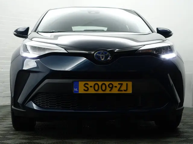 Toyota C-HR 1.8 Hybrid Active Aut- 2023 Hybride Benzine 22