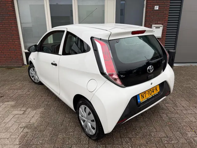 Toyota Aygo 1.0 VVT-i x / LED / NAP 2017 Benzine 10