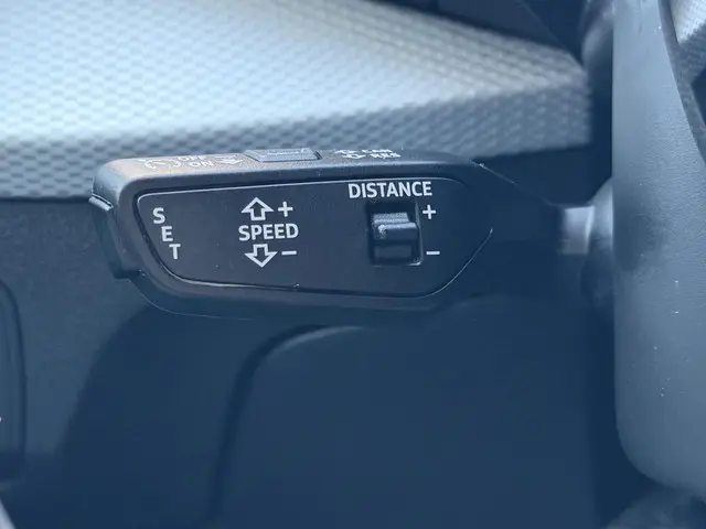 Audi Q2 35 TFSI S Edition 2024 Benzine 33